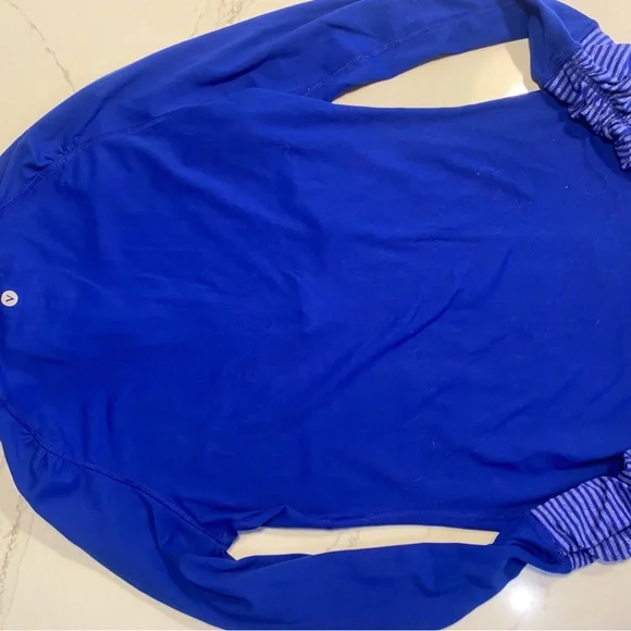 Half zip athletic pull over - Picture 2 of 2